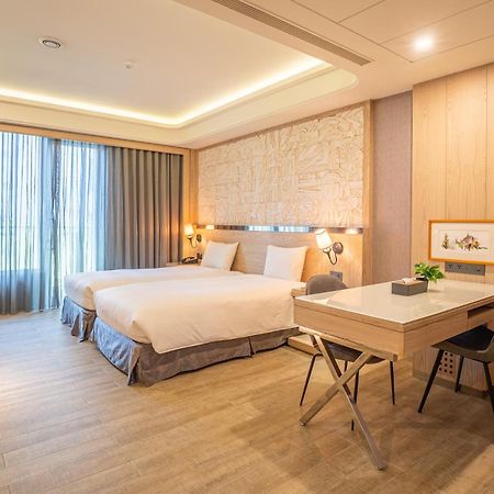 Guide Hotel Taichung Ziyou Екстер'єр фото