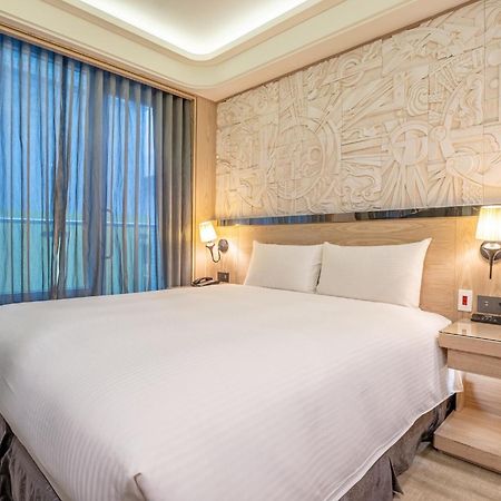 Guide Hotel Taichung Ziyou Екстер'єр фото