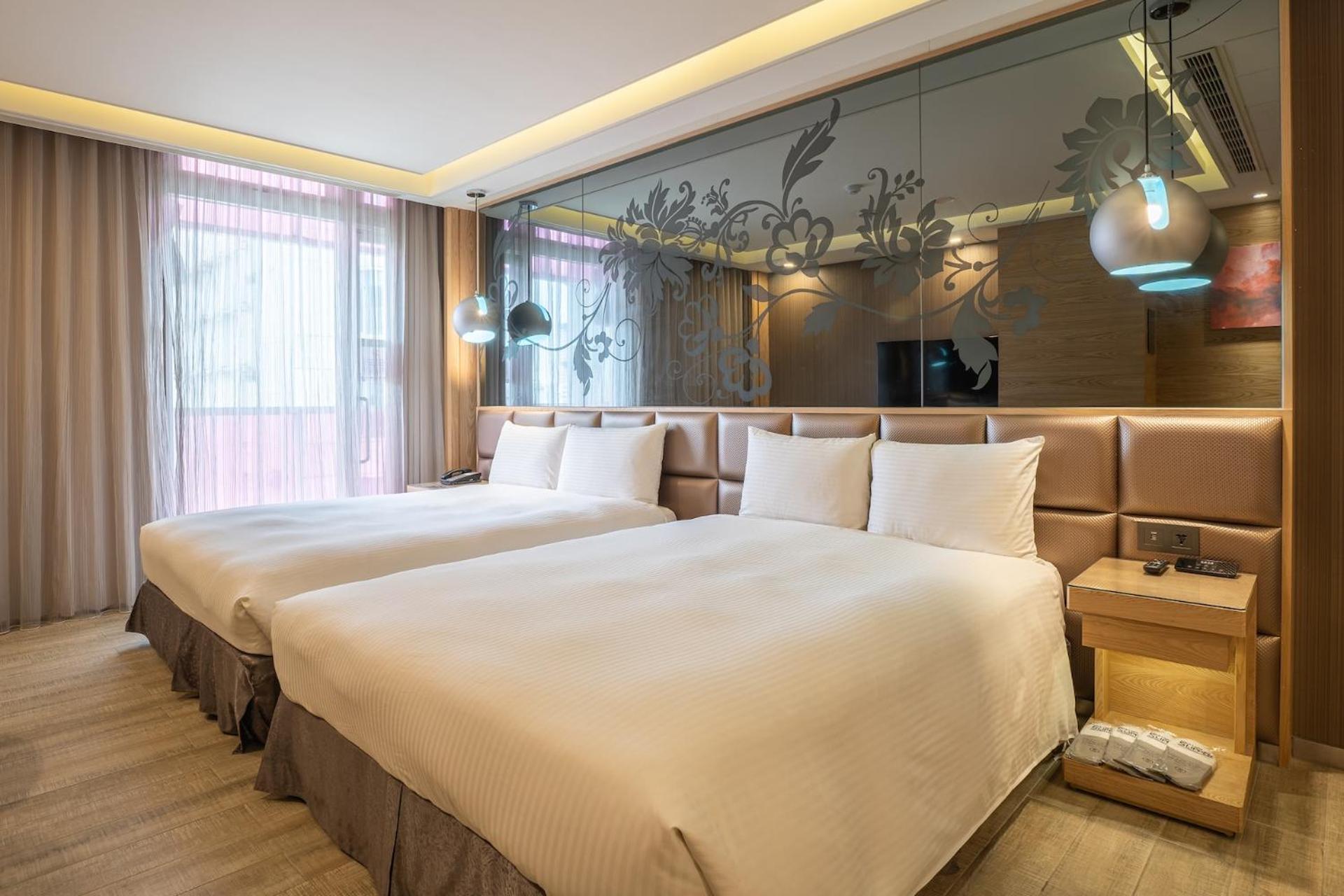 Guide Hotel Taichung Ziyou Екстер'єр фото