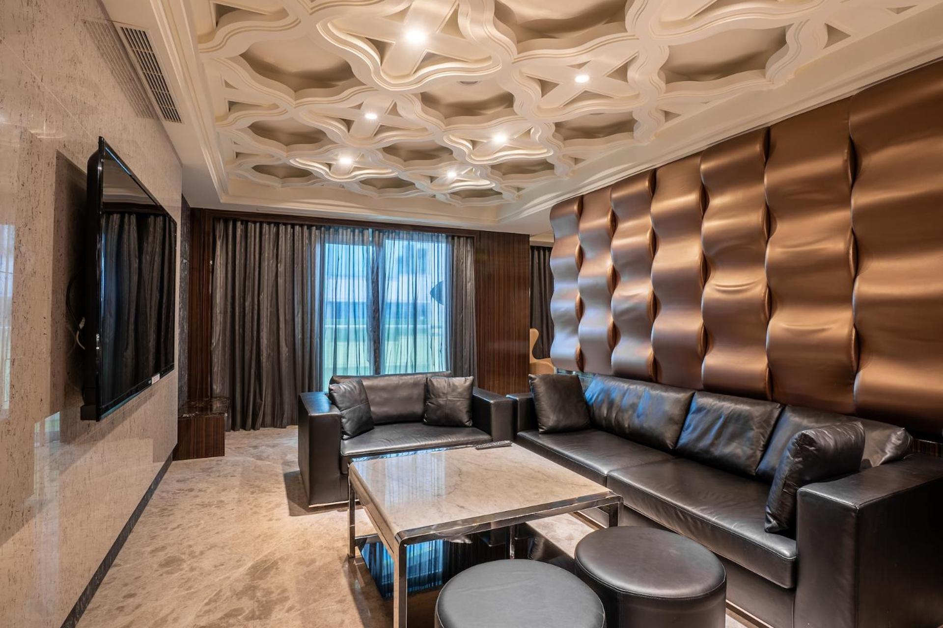 Guide Hotel Taichung Ziyou Екстер'єр фото