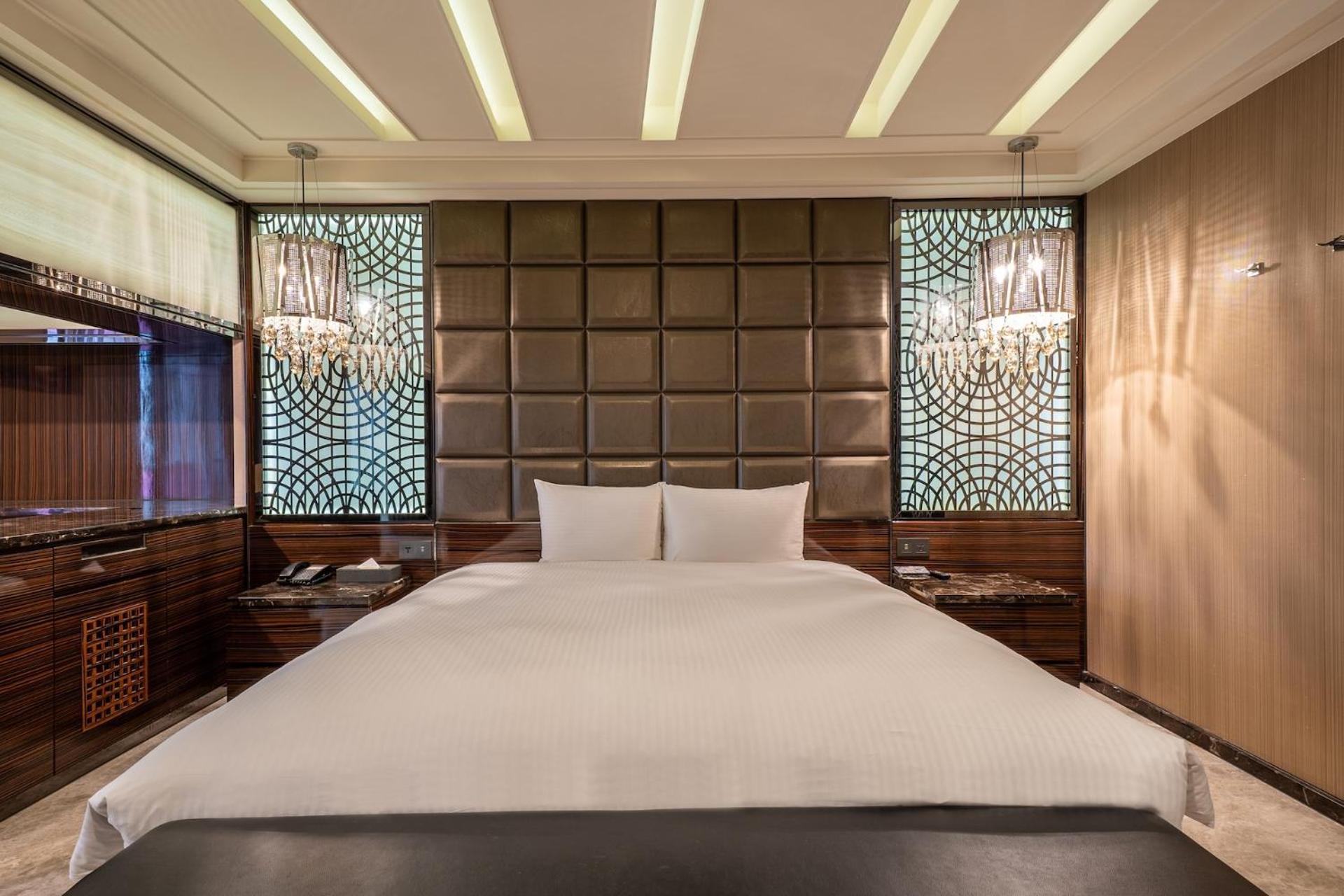 Guide Hotel Taichung Ziyou Екстер'єр фото
