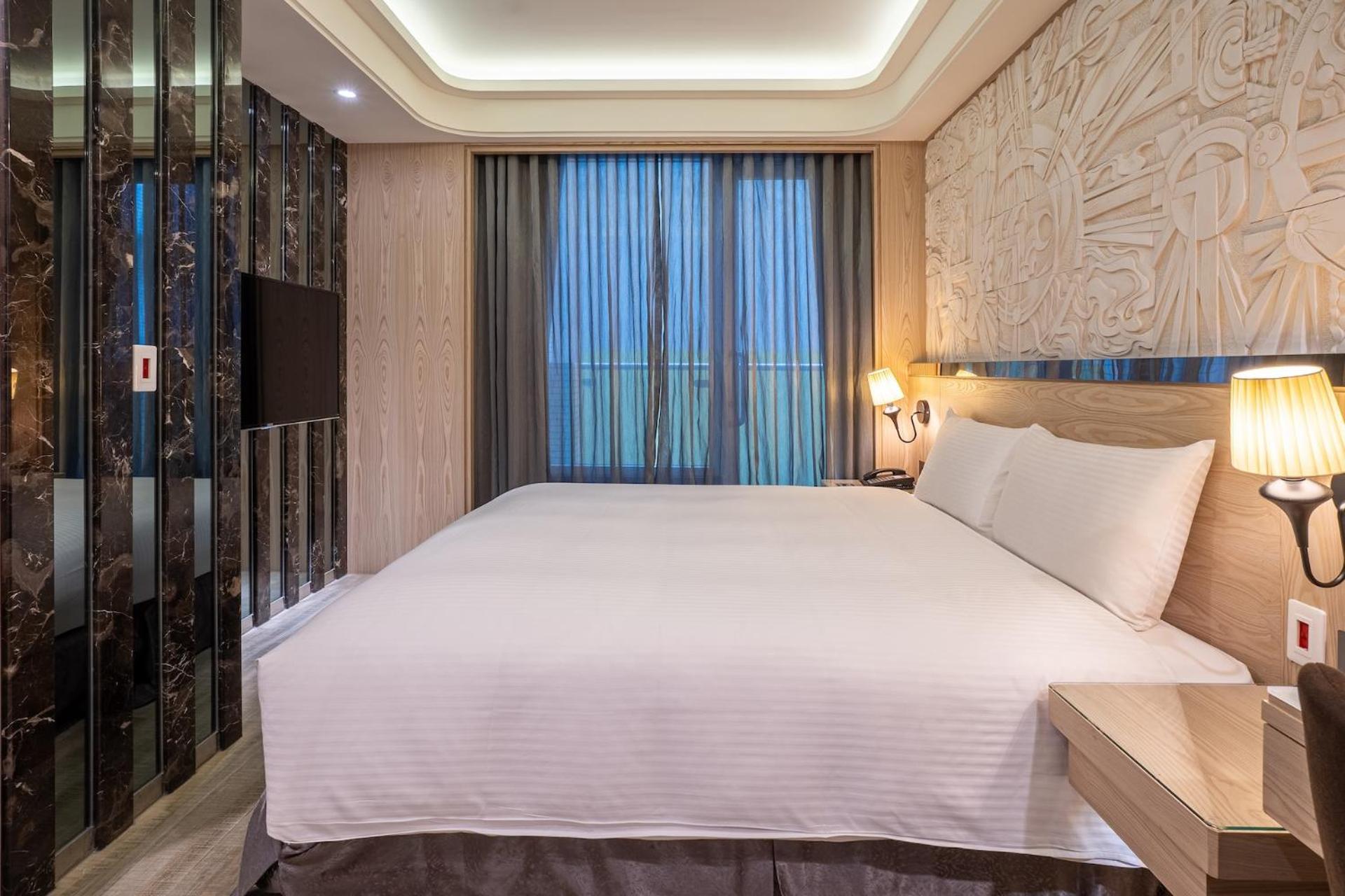 Guide Hotel Taichung Ziyou Екстер'єр фото