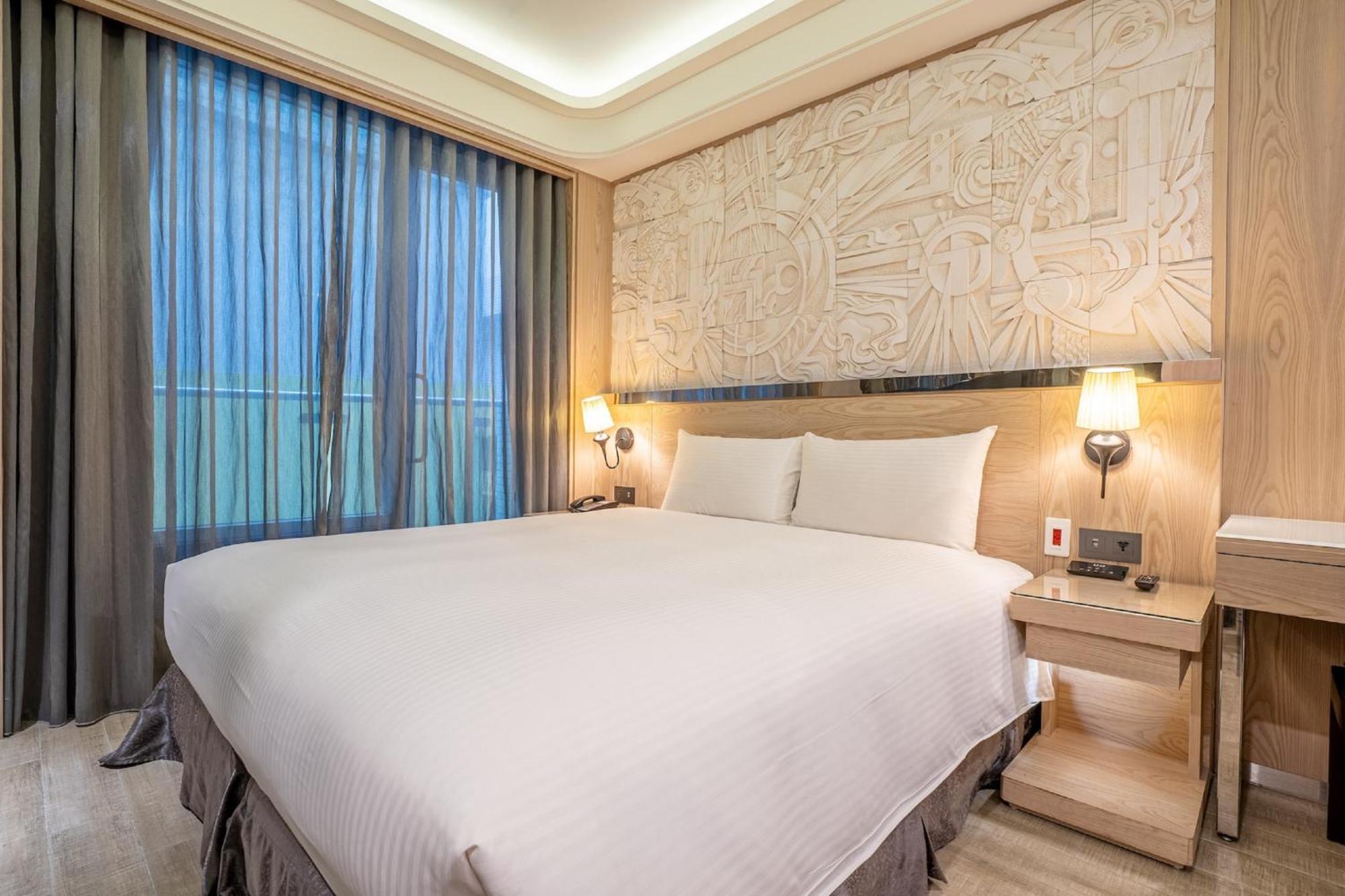 Guide Hotel Taichung Ziyou Екстер'єр фото